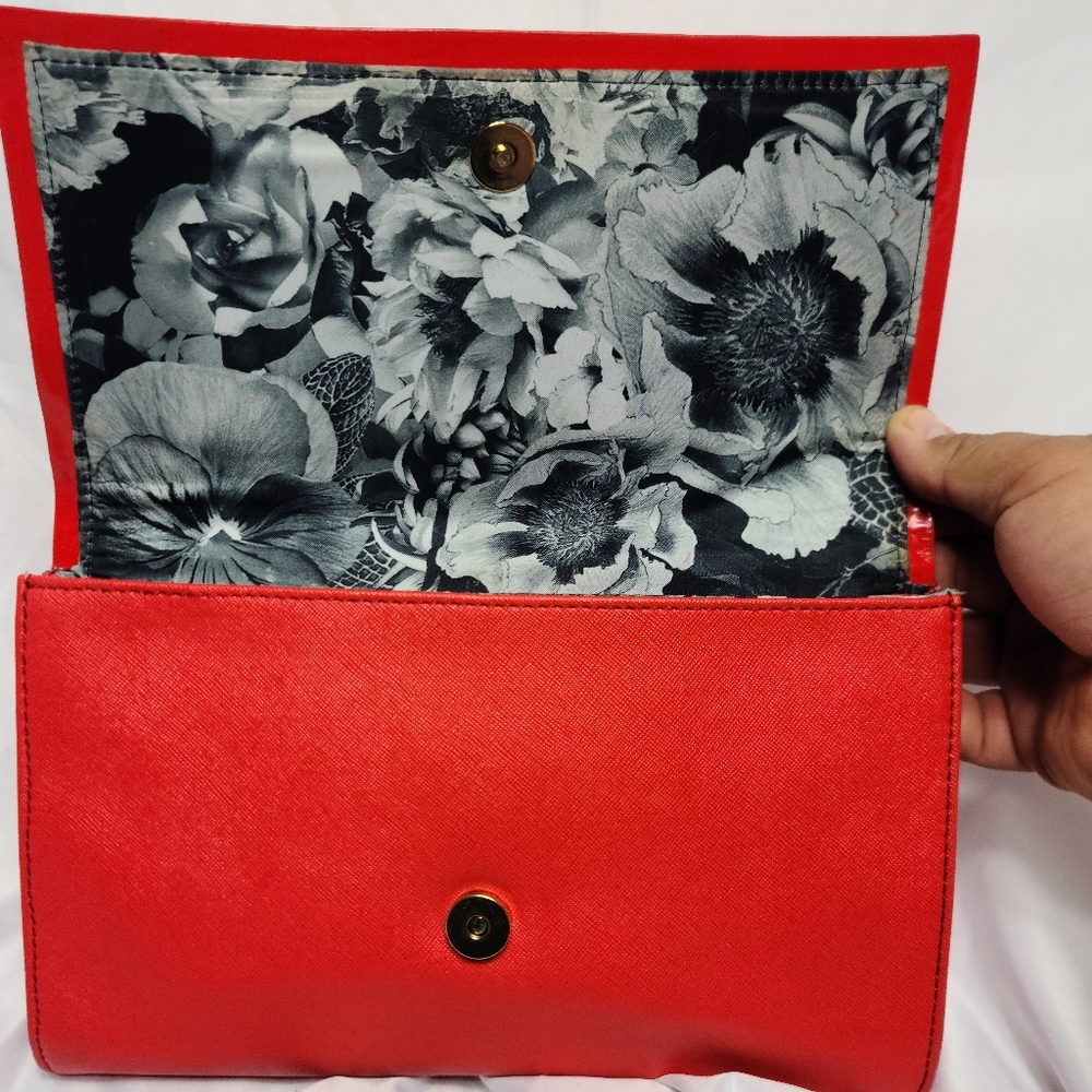Red Bow-Accent Wristlet Clutch - Picture 7 of 12